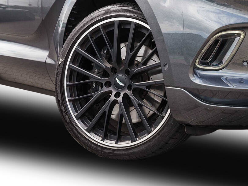 aston-martin dbx IMAGE