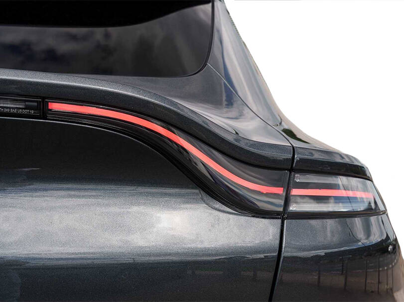 aston-martin dbx IMAGE