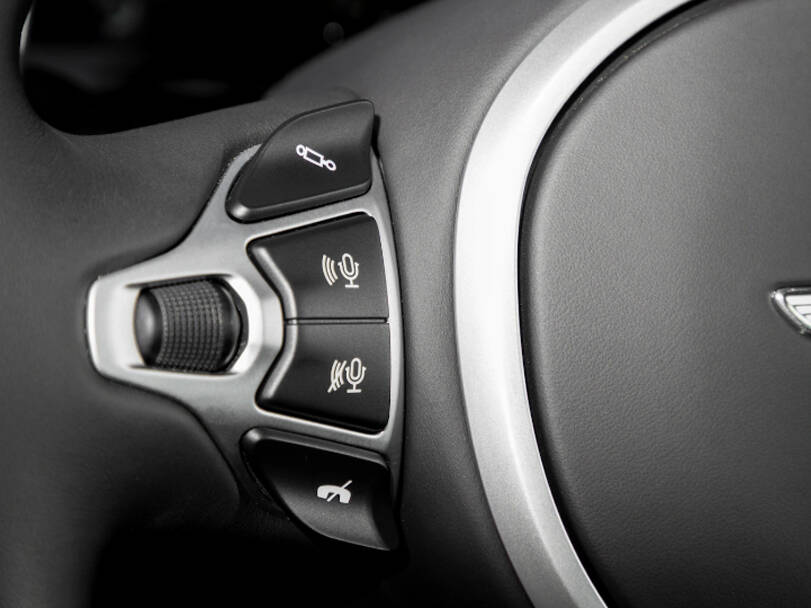 aston-martin v8-vantage IMAGE