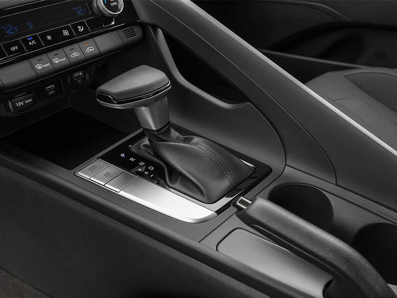 makes.hyundai models.elantra IMAGE