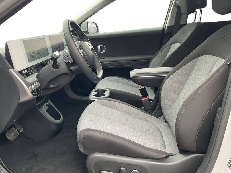 makes.hyundai models.ioniq IMAGE