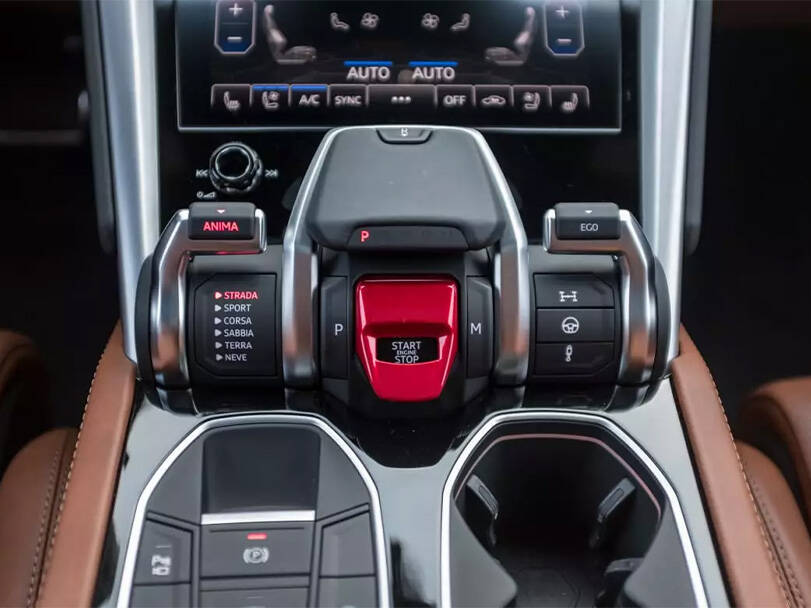 lamborghini urus IMAGE