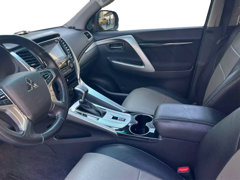 makes.mitsubishi models.montero-sport IMAGE