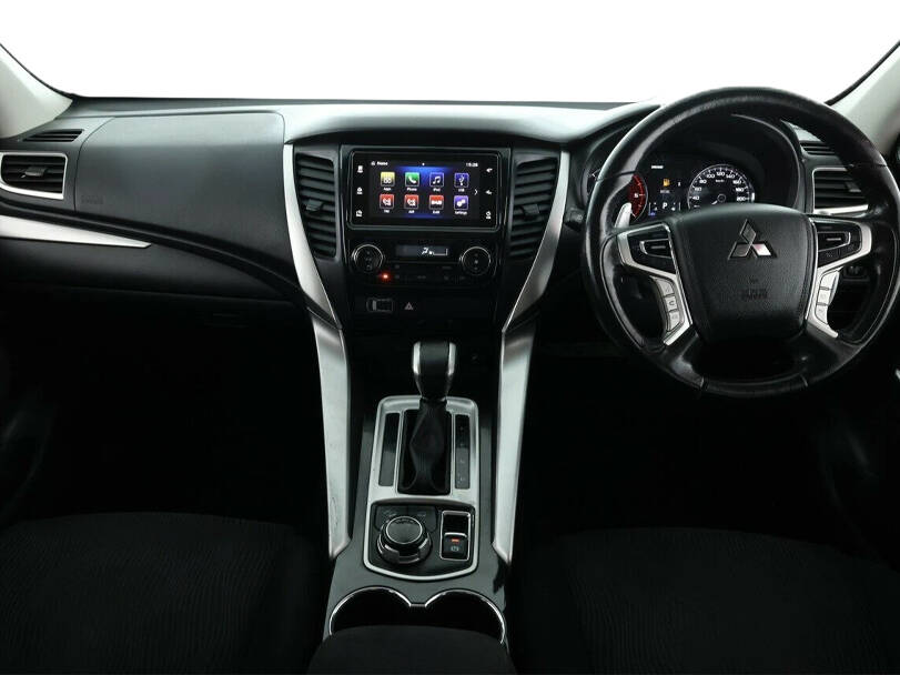 makes.mitsubishi models.pajero IMAGE