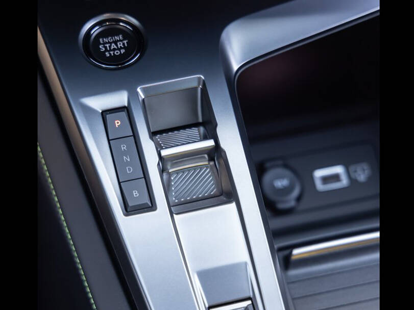 makes.peugeot models.408 IMAGE