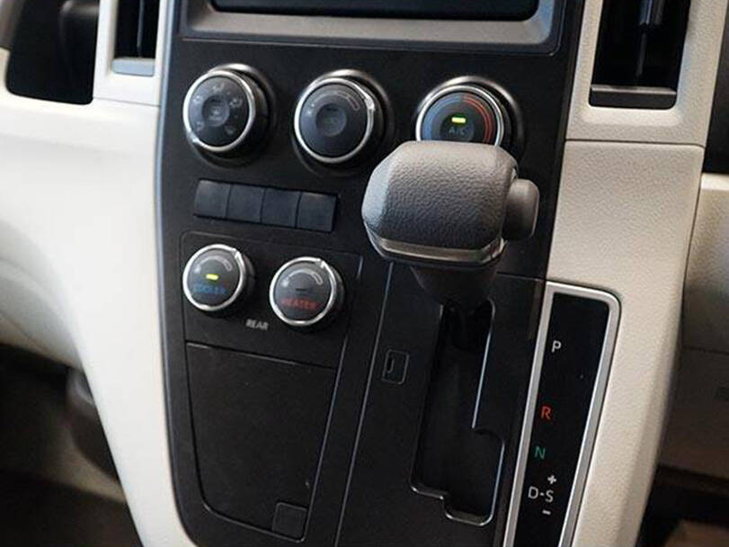 makes.toyota models.hiace IMAGE