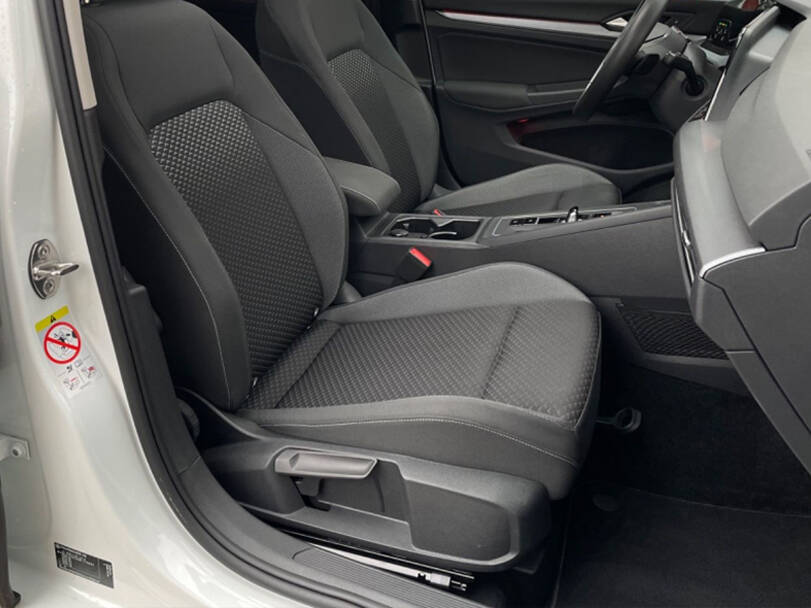 makes.volkswagen models.golf IMAGE