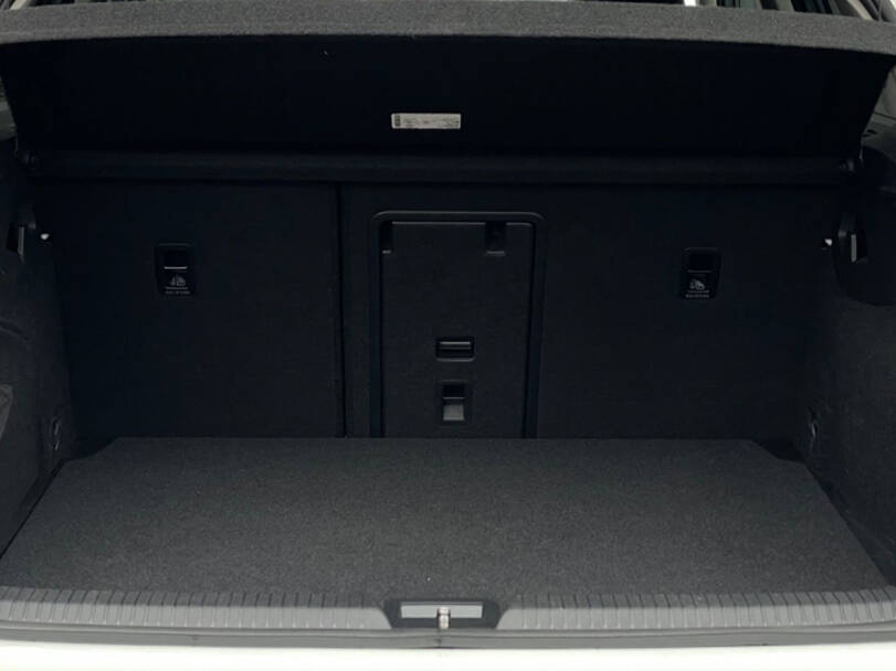 makes.volkswagen models.golf IMAGE