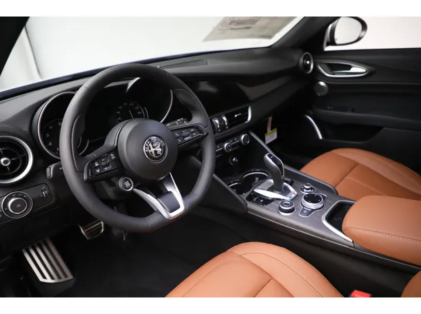 2023 هوندا سيفيك في الإمارات